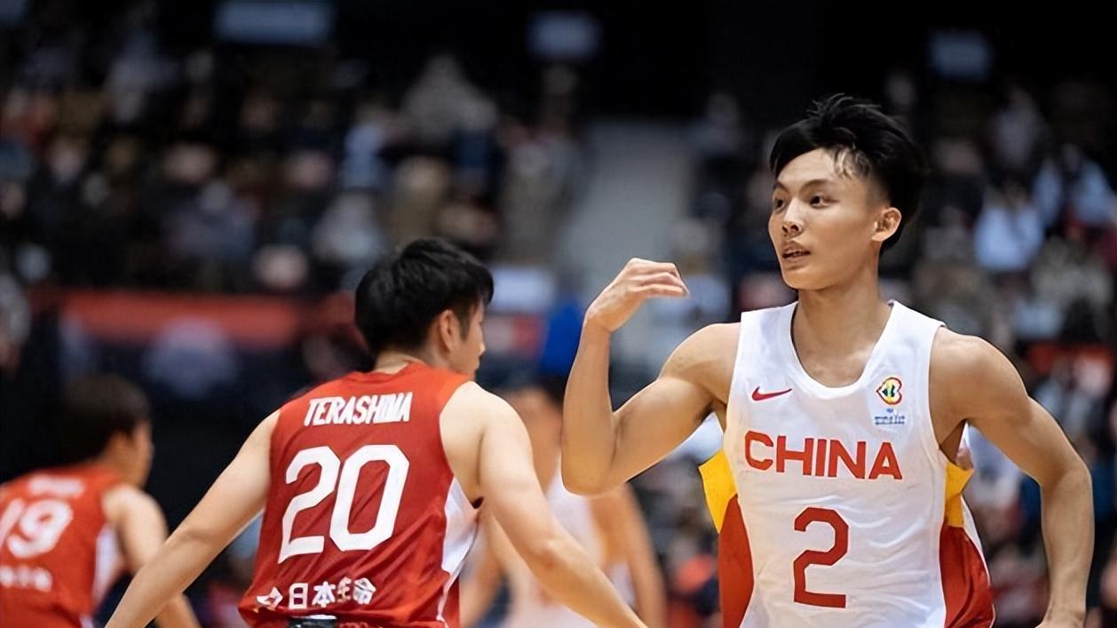 砍22+8助打爆了高诗岩，徐杰在世预赛就能压制河村永辉了？