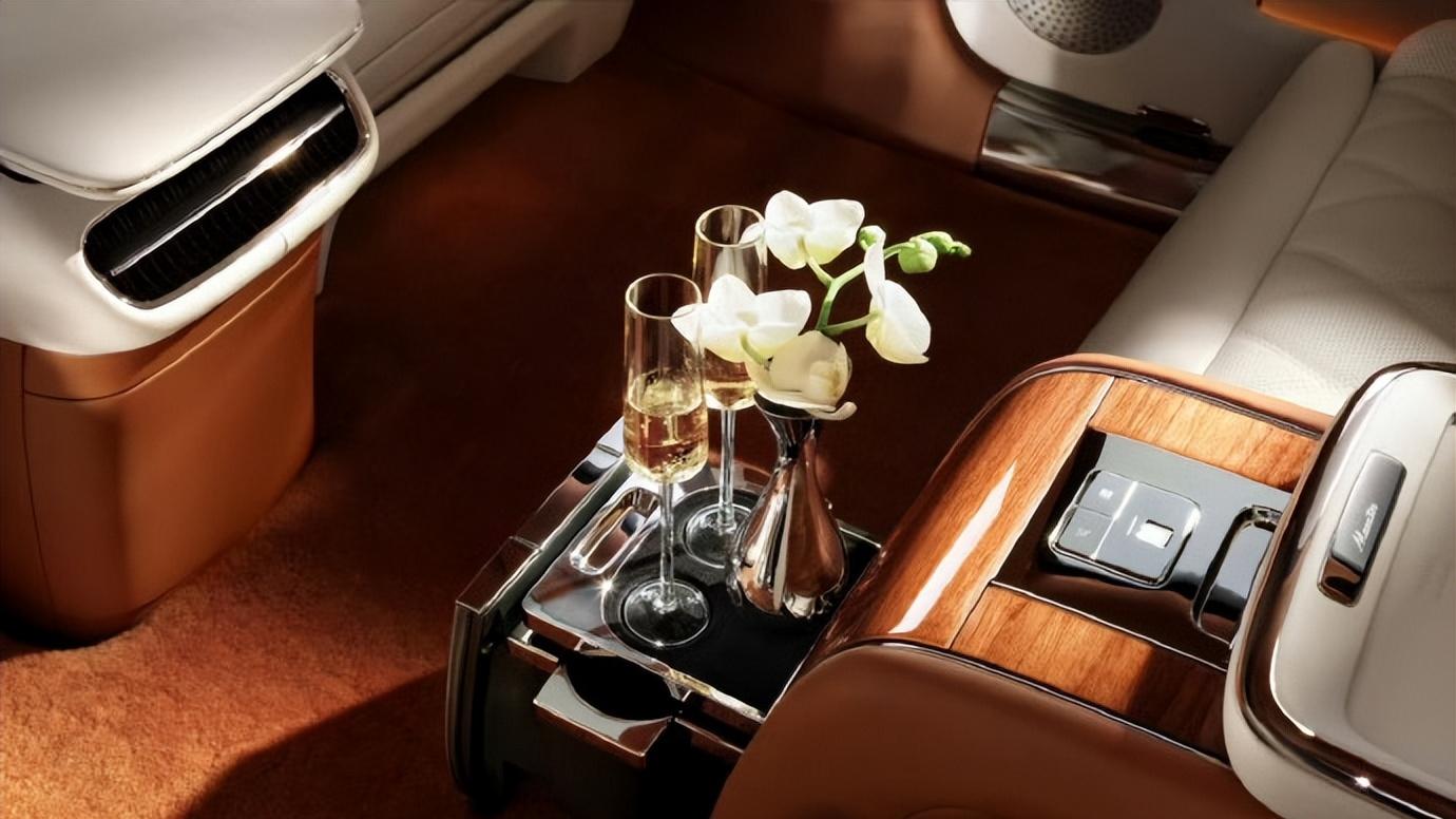 中国造了一辆“S级”，外观内饰全曝光，华为大幅加持！