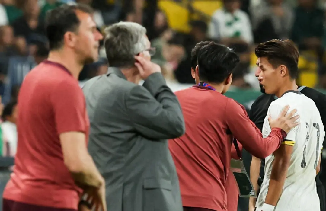 伊万又遭炮轰！媒体人：没苦硬吃，软肋被曝光，韦世豪最难受