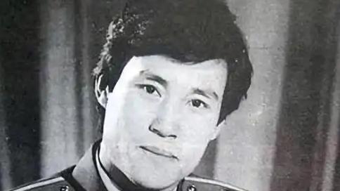 80年代顶流男神消失之谜：宠妻40年养出影帝儿子，68岁还在催婚？