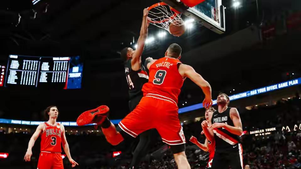 惜败公牛！杨瀚森一战暴露3大致命伤，球迷急了：NBA生涯亮红灯