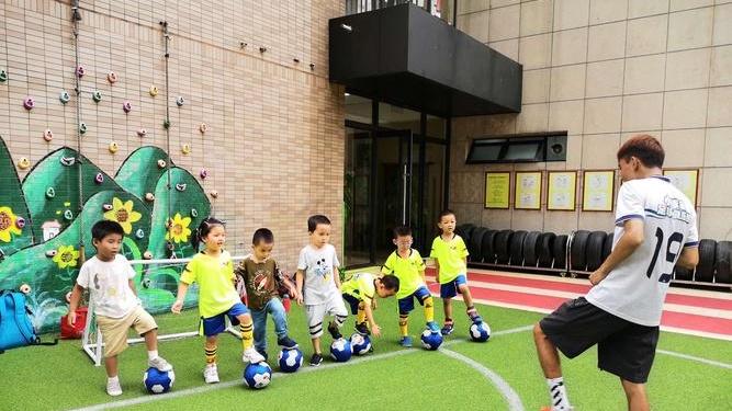 低温恢复舱介入方案，青少年足球秋训计划，长三角社区杯改制，连续变向成功率增幅17%