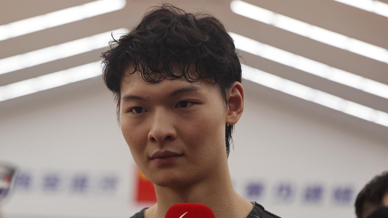 哭了！王哲林：亚运时有个女生走过来说：王奶奶我可以和你合影吗