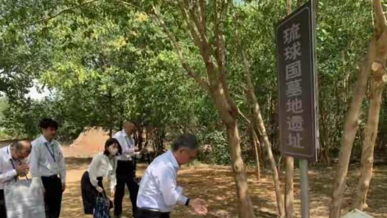 玉城丹尼率团抵京考察，两处地点引美日不安