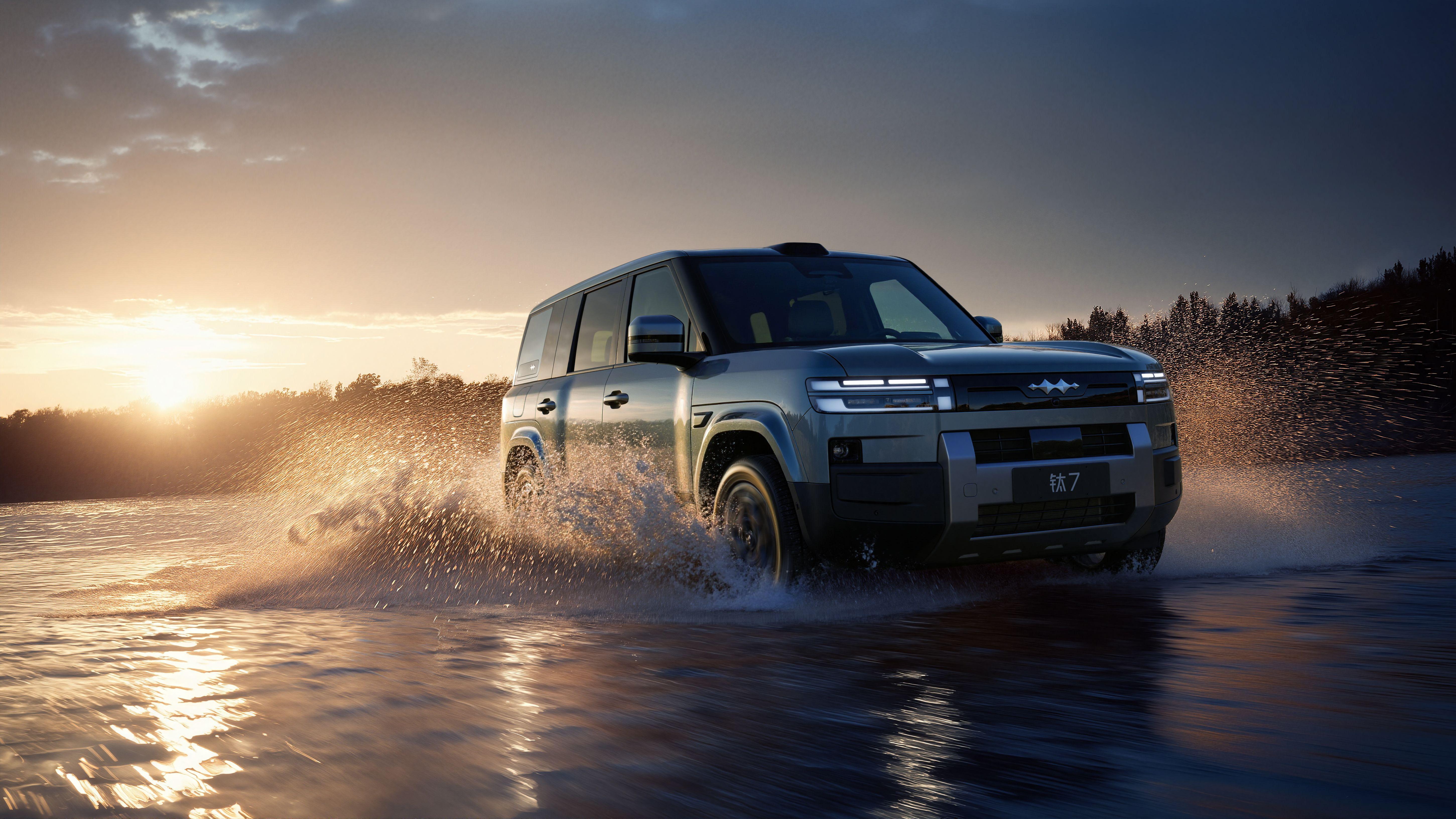 比亚迪方程豹钛 7 17.98 万起，家用硬派兼具