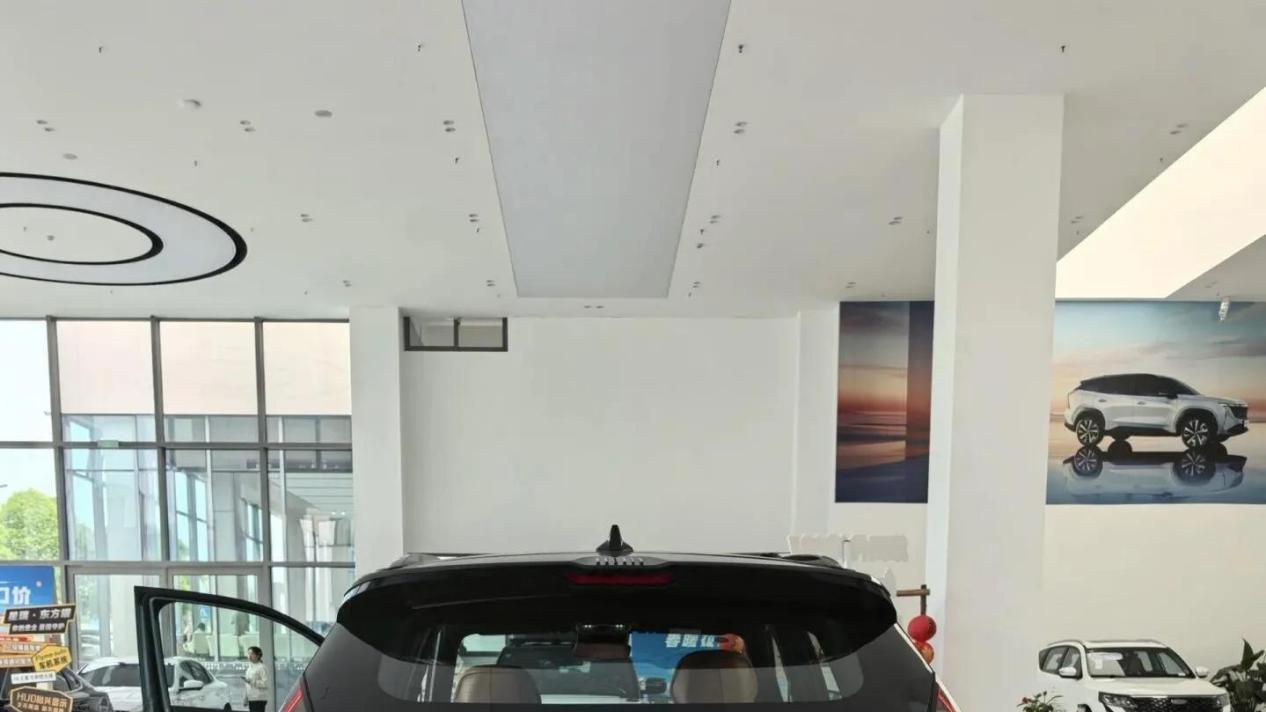 这车要逆天？2025款博越L用黑科技改写SUV生存法则！