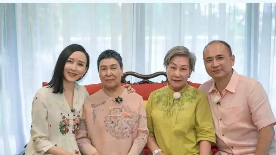 “当豪门遇上真爱：朱兆祥亏损百万换让胡静幸福，揭秘那些你想不到的细腻与光辉！”