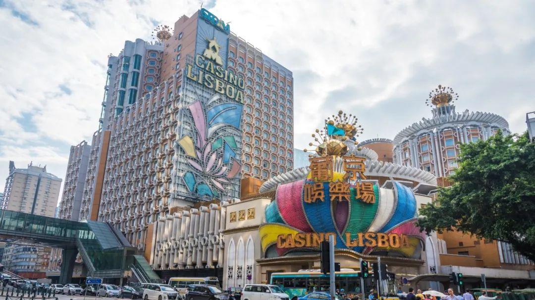 徒步是打开澳门风情的最佳方案，1天100元便可畅游澳门半岛