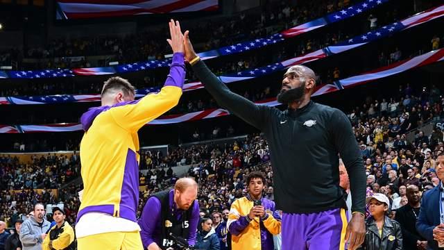 狂吃饼！湖人2年1600万的悍将化身奥尼尔，轻取20+14的两双数据