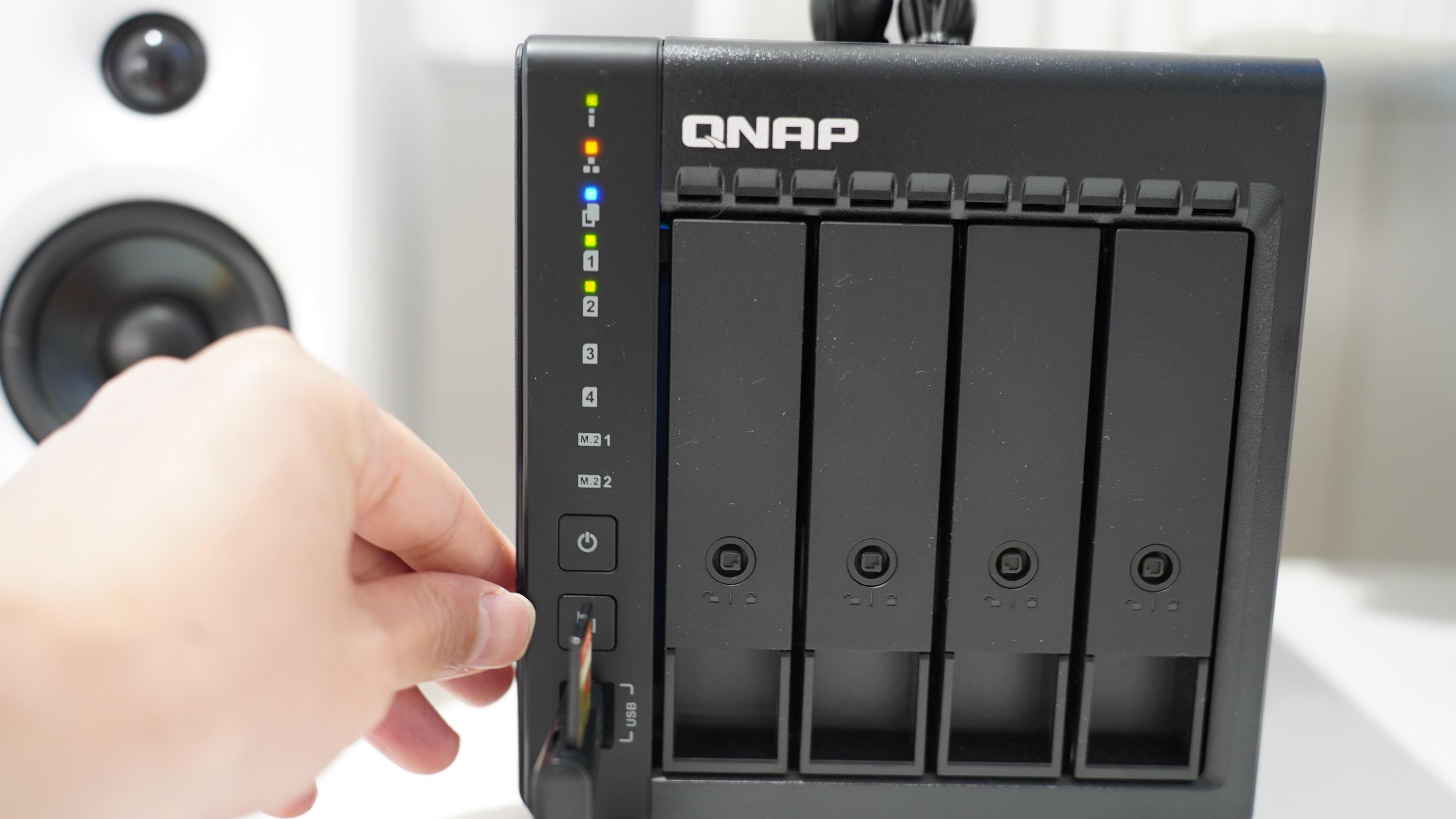 私人数据专业管家，专业NAS威联通TS-464C2