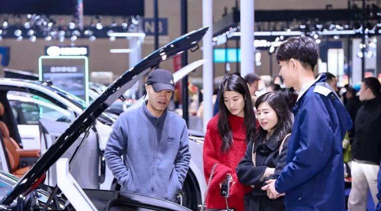 政策红利与场景消费双轮驱动， 重庆汽车消费节激活岁末消费新引擎