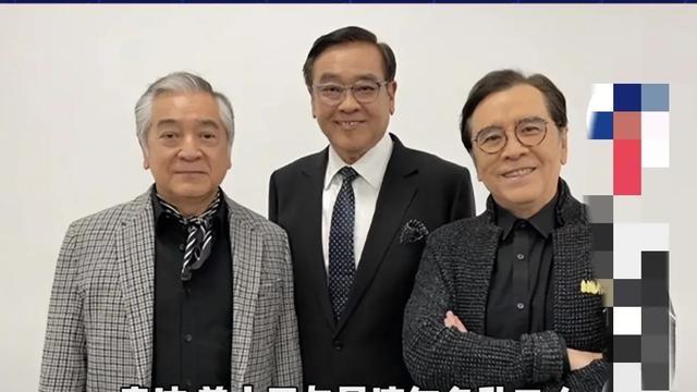 尔冬升在家陪孩子！被女儿打扮得像公主，父女相差近60岁好似爷孙