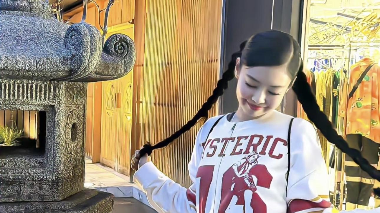 Jennie的秋日穿搭大公开，慵懒野性小猫感，超美ing