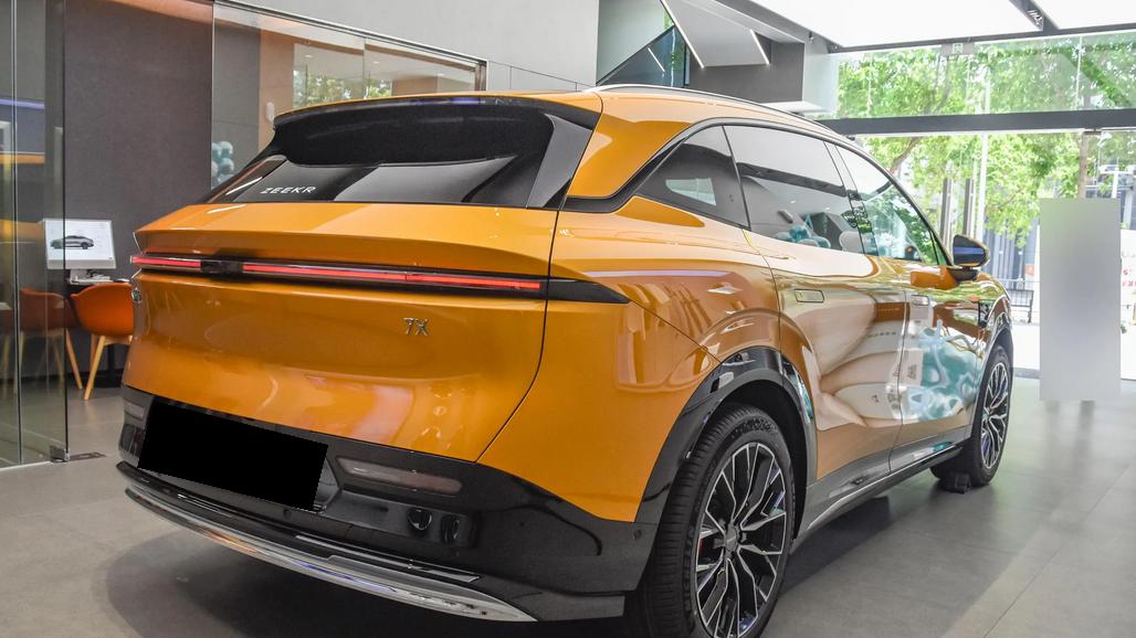 极氪7X成为极氪品牌“台柱子”，设计简洁大方，待优化地方还不少