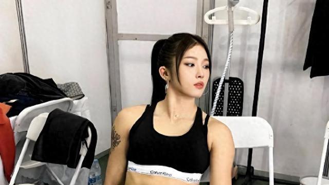 吴艳妮妈妈原来是她，曾是田径运动员明艳自信，难怪女儿这么优秀