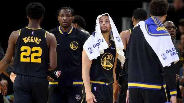 库里等于90%的乔丹，得分能力不输对方，只缺少一锤定音的能力