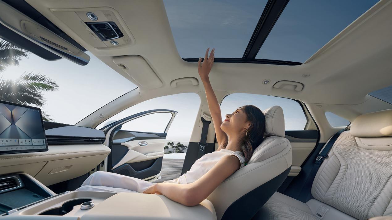 比亚迪秦L EV上市，11.98万起售！智驾+长续航成亮点