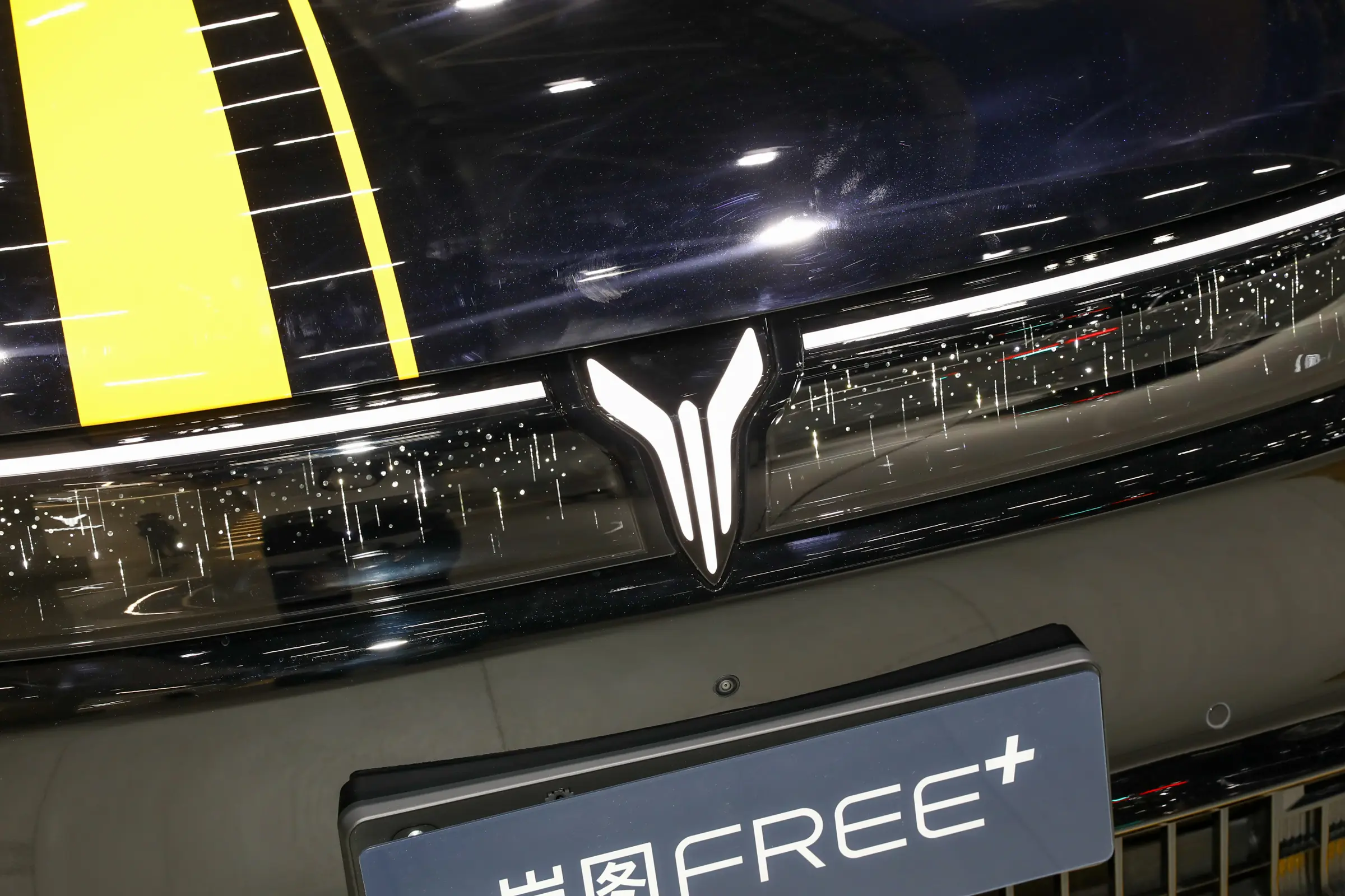 岚图FREE+再度亮相车展，全系标配华为ADS 4，售价仅为21.99万元起