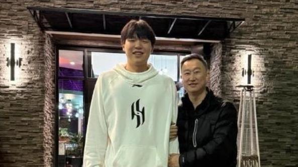 杨瀚森表现不佳，徐静雨直接开喷，朱芳雨评价十分中肯