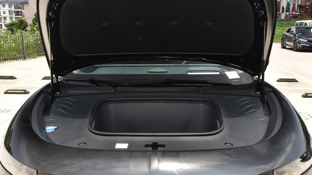 28万级纯电轿跑对决，阿维塔12与岚图追光EV各显神通