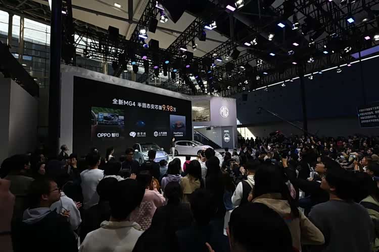 MG带来了全球首款、也是行业唯一实现量产装车的半固态电池车型