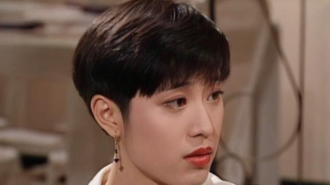 论短发女神，还得看八九十年代的港圈，那时候无论是电影还是电视剧，留一头清爽短发的女星数之不尽，各有千秋。