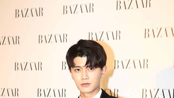 任嘉伦公益植树活动践行环保