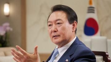 韩国政坛风暴再起：民众怒火直指总统府 宪法法院陷历史性抉择