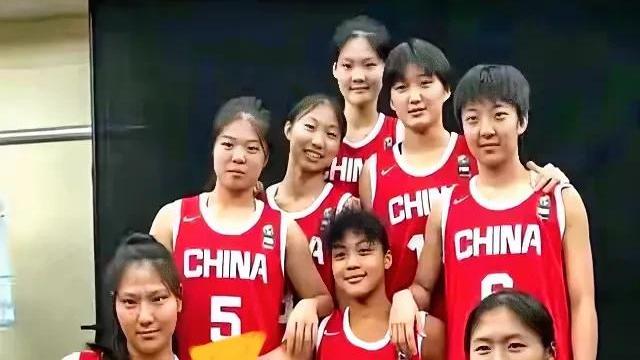李月汝亲妹亚洲杯首秀惊艳！16岁李玉乾10分9篮板，姐姐的招牌她接住了