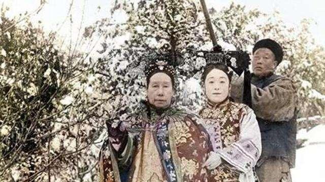 清朝老照片，权贵们雍容华贵，贫困百姓为了生活苦苦挣扎