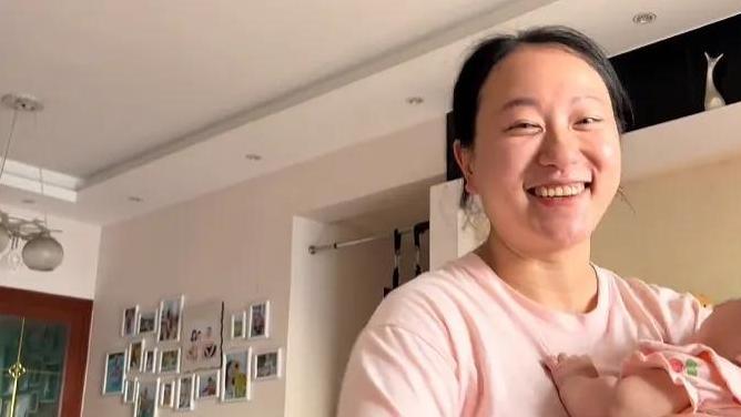 胖虎妈的二胎竟然和爸爸一个模子刻出来的，一看眼睛和脑型就知道！