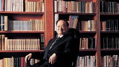 武林盟主金庸：被两度退学出书却本本畅销，侠义直言，却险遭暗杀