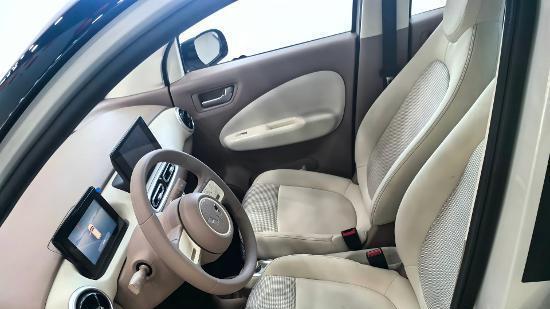 五菱迷你四门版：国民代步车的升级之作