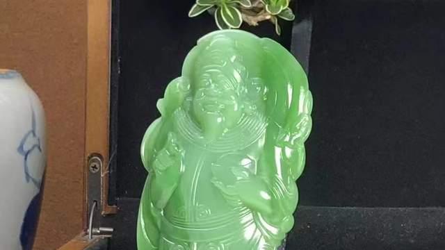雕一个财神后，滚滚铜臭翻涌而来，财富真的使人变得低俗