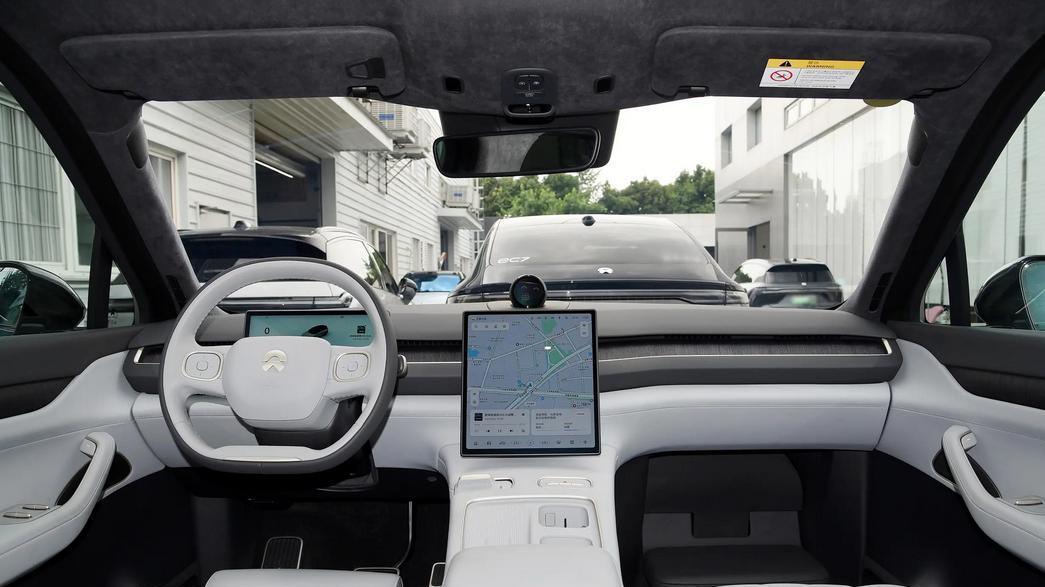 蔚来ES8：标配400V快充，加量不加价，预算充足可以一试