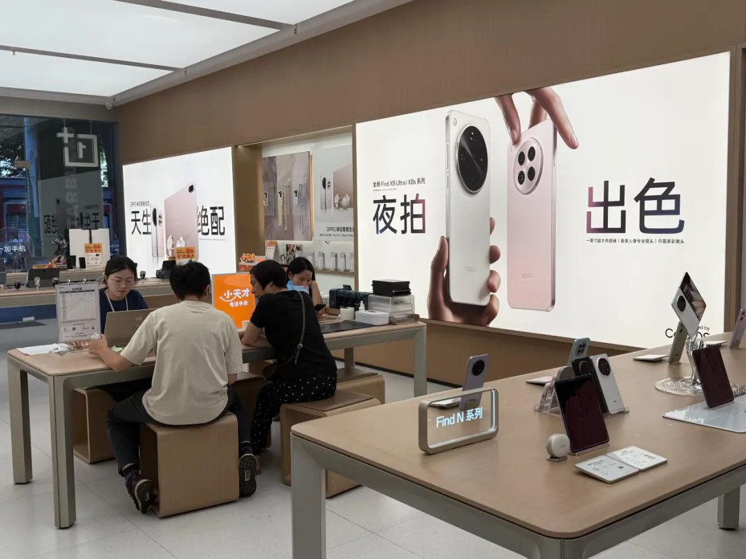 2025年了，人们为什么还是需要手机专卖店？