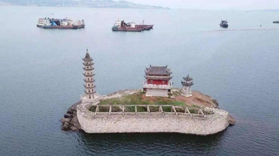 鄱阳湖老爷庙水域：沉船谜团与“水怪”传说