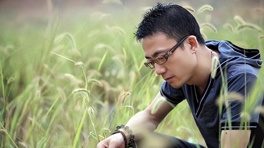 袁树雄：写歌30年穷困潦倒，妻子失望离去，51岁凭借一首歌爆火