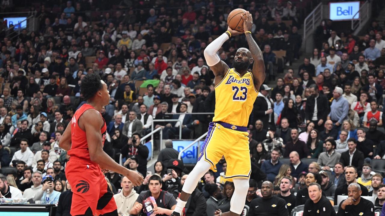 【数据更新】：2025年12月5日勒布朗詹姆斯常规赛最新数据统计