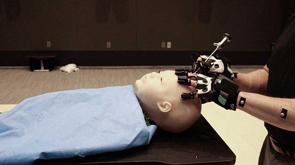 MIT沉浸式实验室如何使用MANUS手套实现远程VR神经外科培训