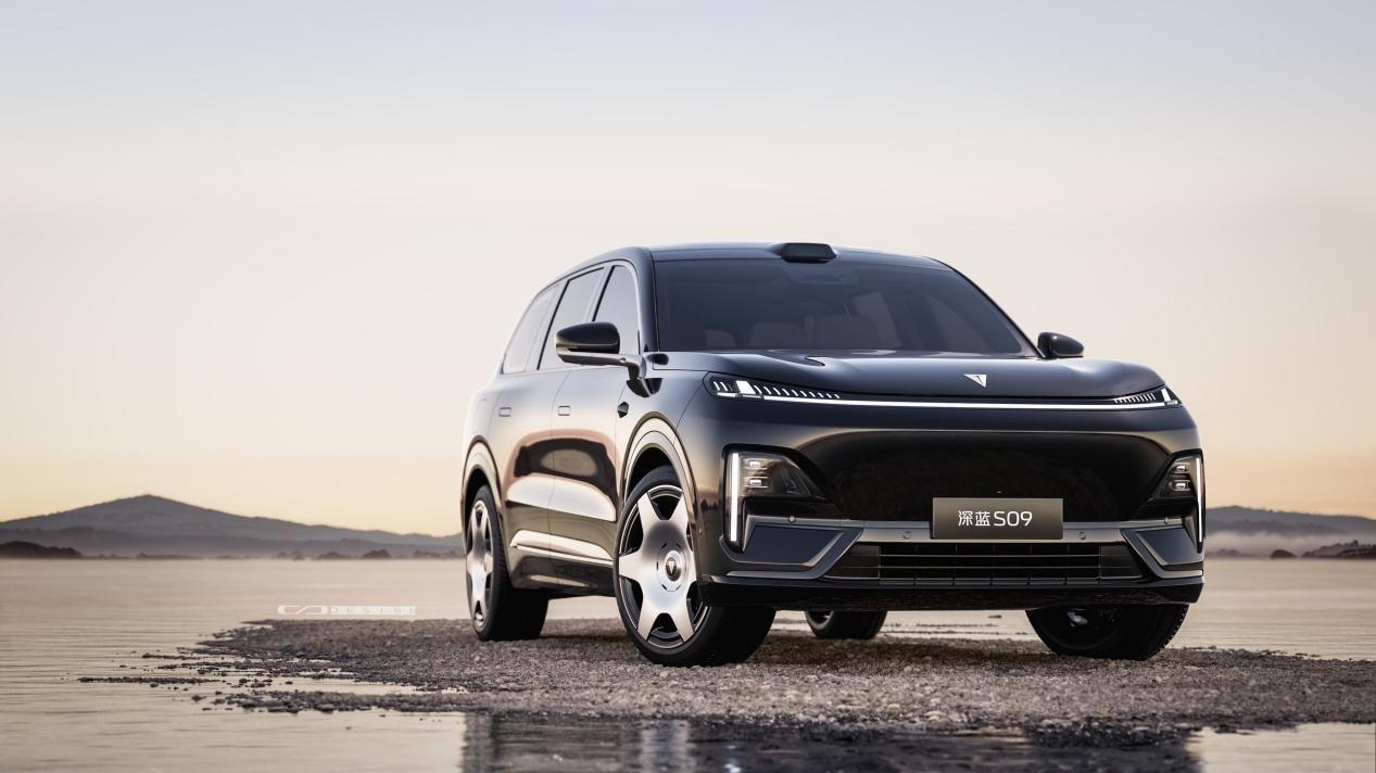 纠结深蓝S09还是问界M7？30万六座SUV大PK：第三排不挤质价比更高