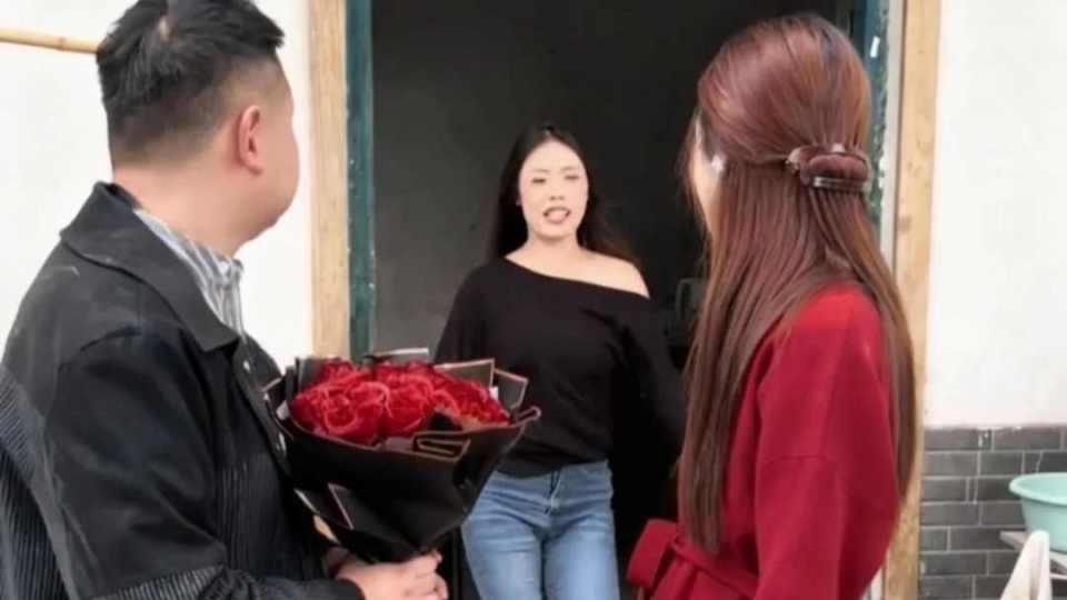 小伙相亲遇姐妹花，跳过25岁妹妹直奔30岁离异姐姐，网友狂赞有眼光