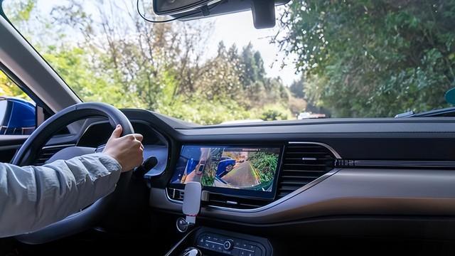 发现没？一个男性如果不会开车，一般会有这样的规律