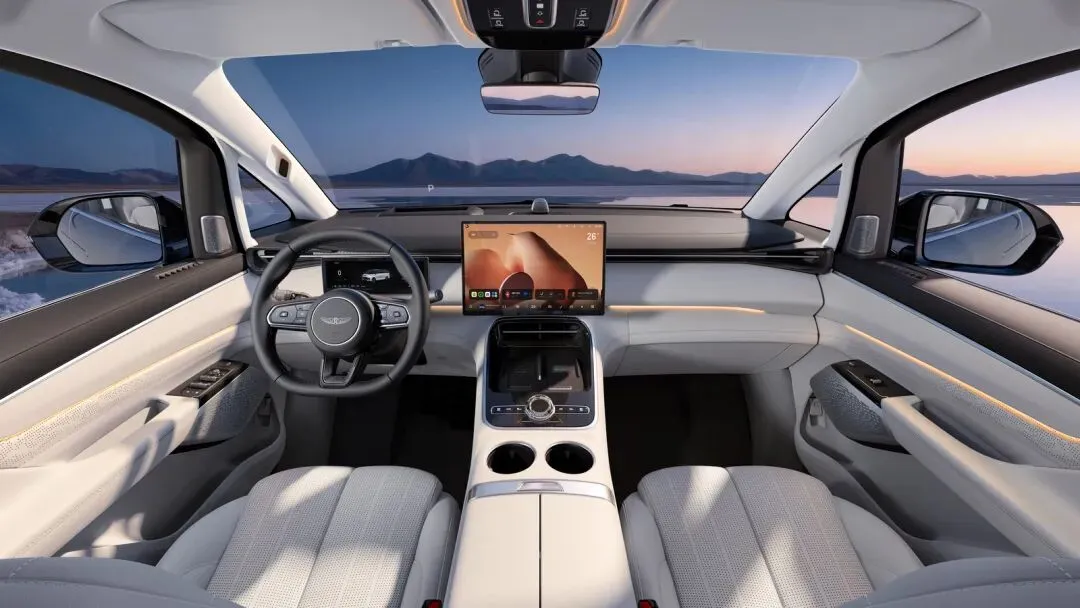银河V900亮相，搭载吉利超级AI增程技术, 主打三排平等空间