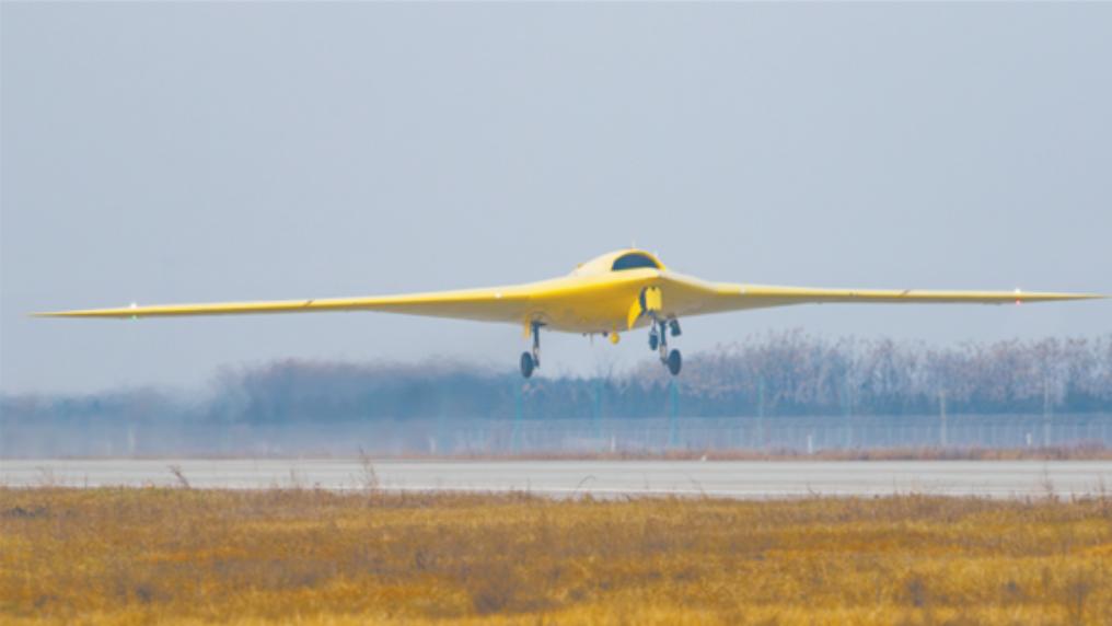我国自主研制新型高空高速隐身无人机首飞成功