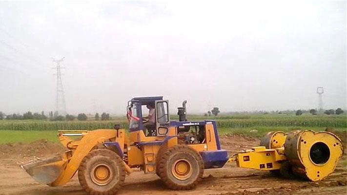 装载机带的冲击碾压机在高速公路施工中的能力评估与应用解析