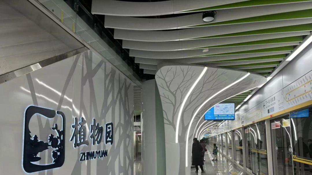 植物园就要春花烂漫了 地铁站外的“直达梯”啥时候才能修好