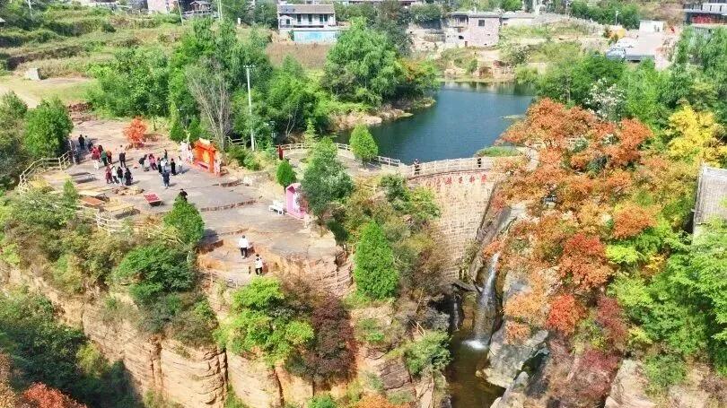 秋沟藏秋：国庆后奔赴一场红叶染山的限定浪漫