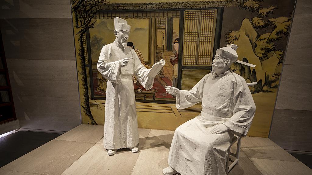 宋太祖登基后曾在皇宫发现周世宗的幼子，群臣劝他杀死婴儿，他是如何处置的？
