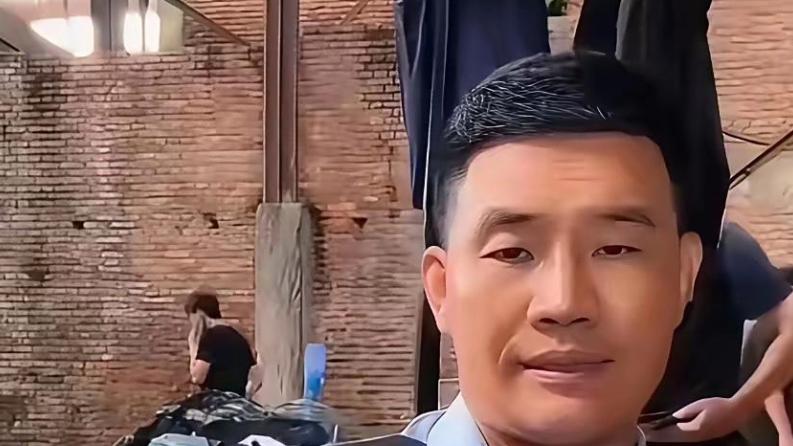 谢孟伟偷偷在其他平台直播，再次道歉，恳求网友给个机会